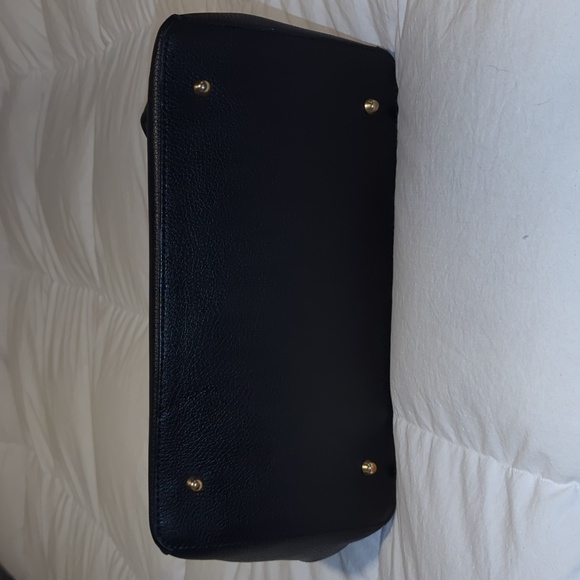 Elegant Black Leather Handbag - Picture 8 of 8